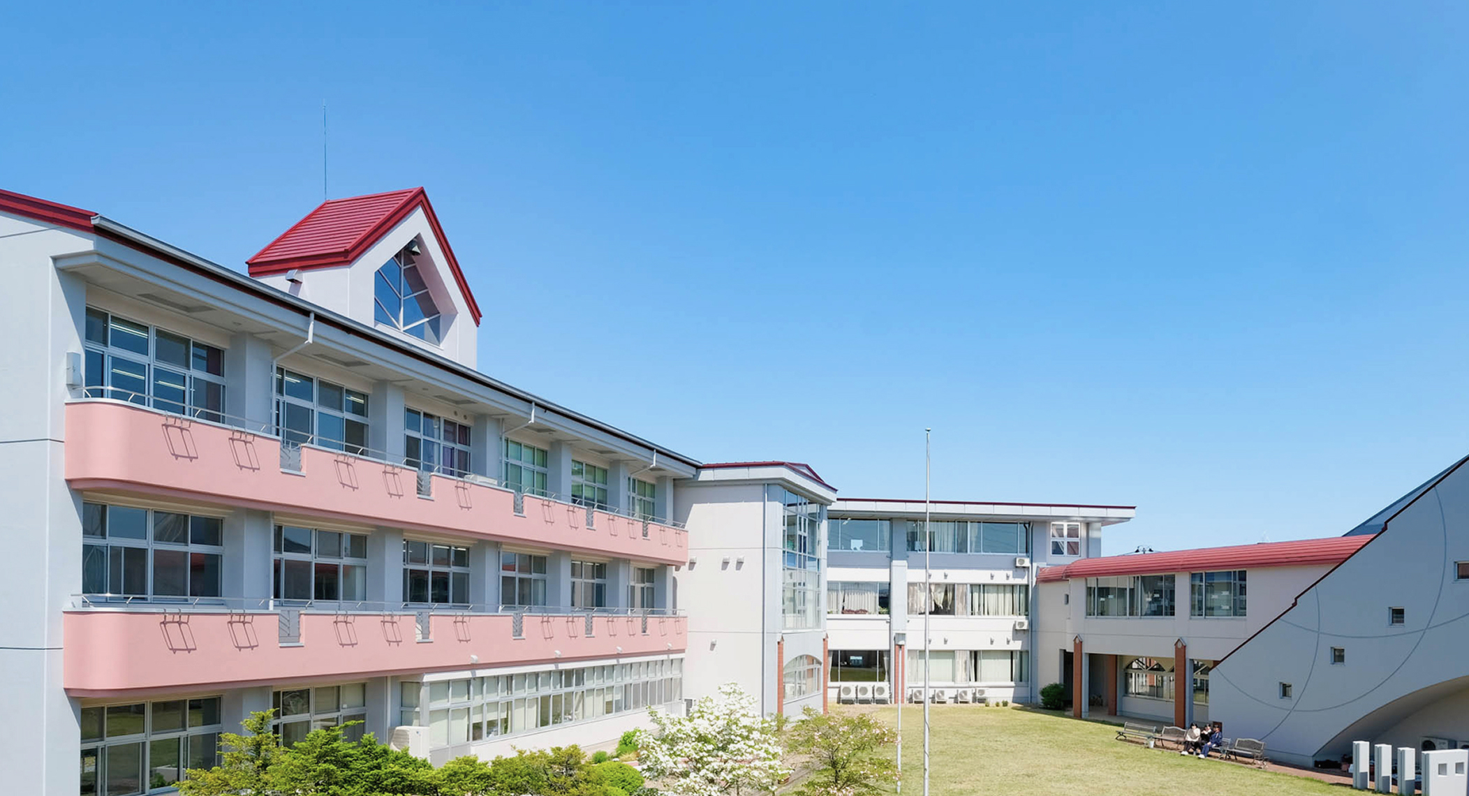 盛岡スコーレ高等学校の外観写真