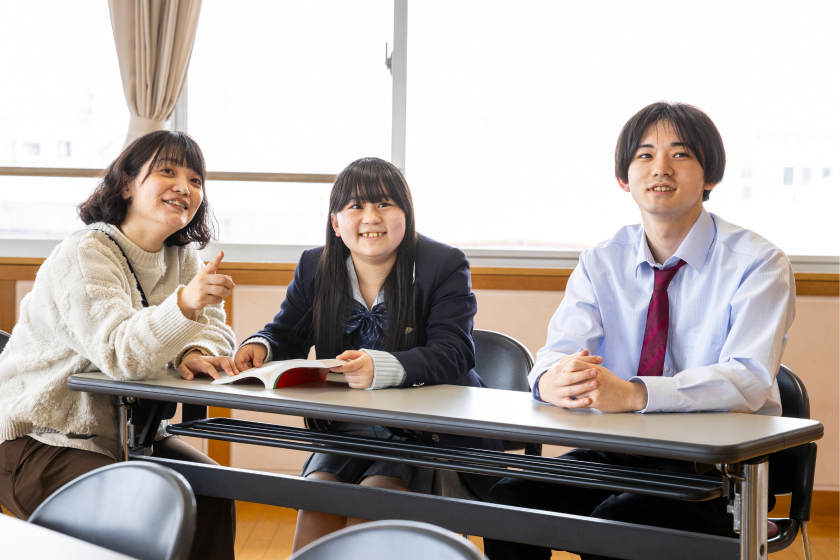チューターと学生2人の写真