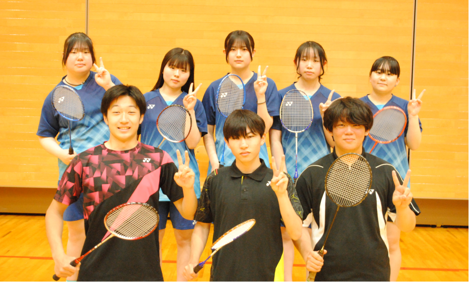 バドミントン部の集合写真